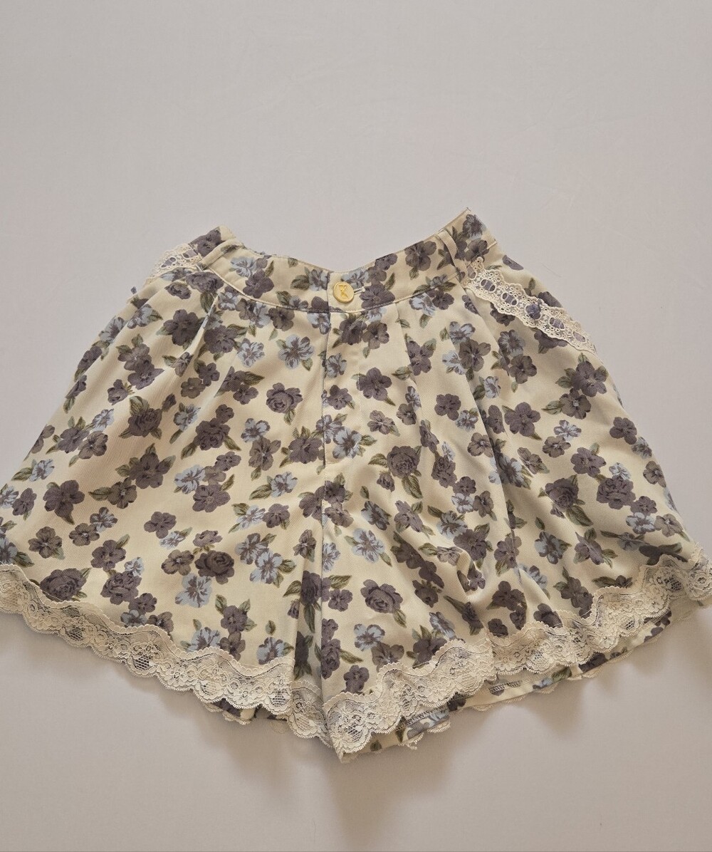 Axes Femme Floral Lace-Trim Women's Cream Shorts